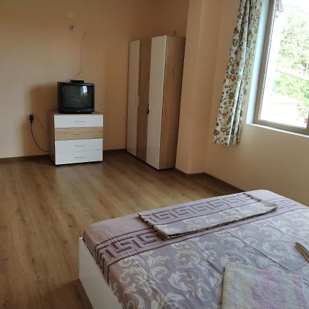 Guest House Proynovi Kalofer Eksteriør billede