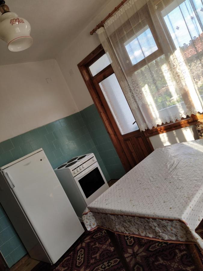 Guest House Proynovi Kalofer Eksteriør billede