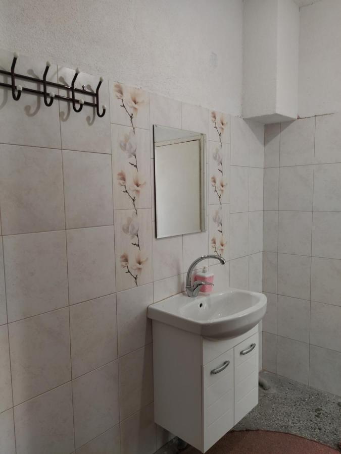 Guest House Proynovi Kalofer Eksteriør billede