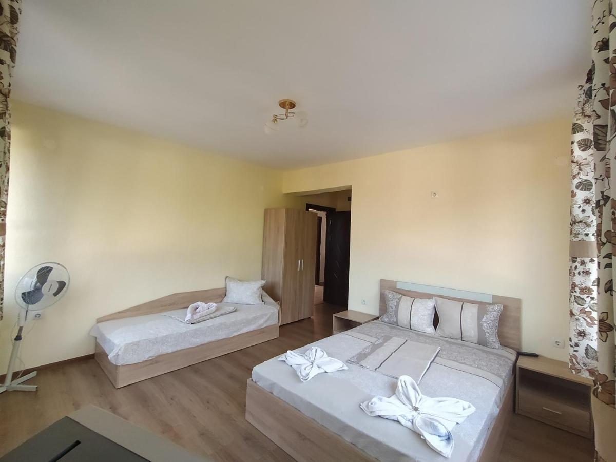 Guest House Proynovi Kalofer Eksteriør billede