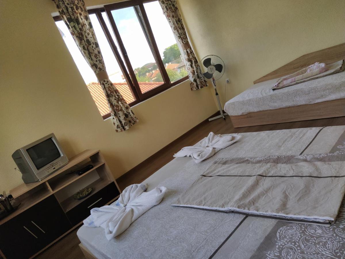Guest House Proynovi Kalofer Eksteriør billede