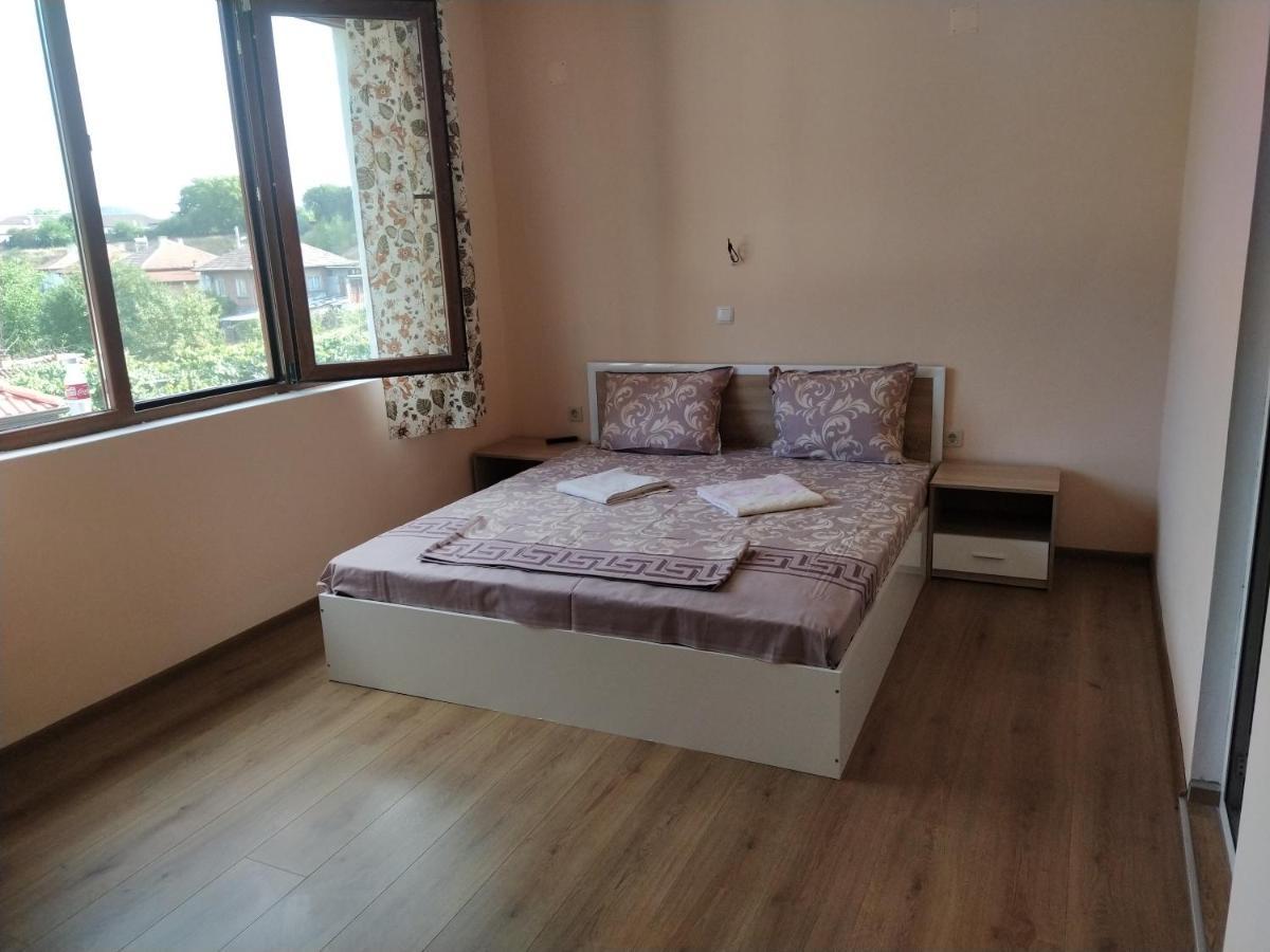 Guest House Proynovi Kalofer Eksteriør billede