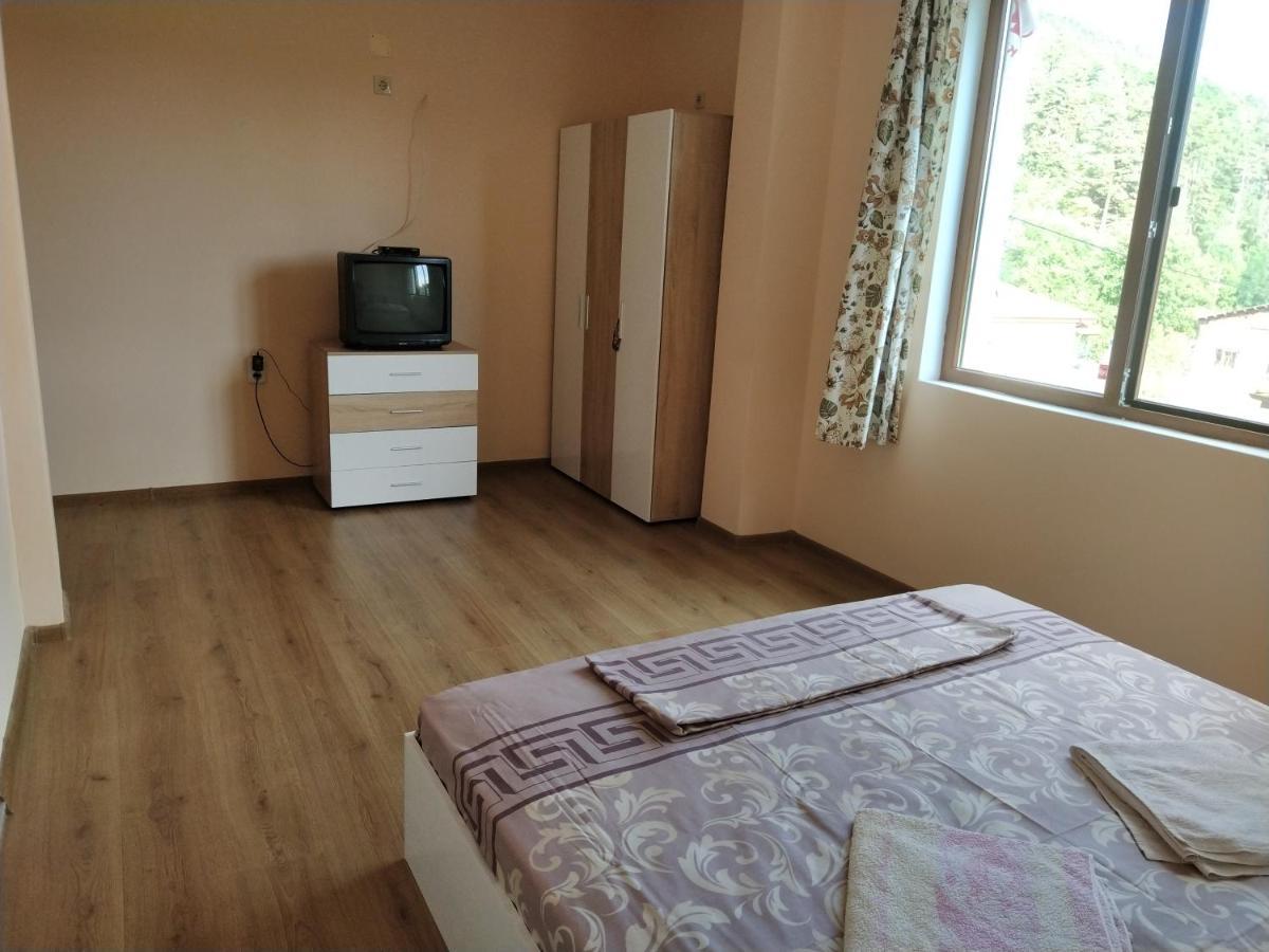 Guest House Proynovi Kalofer Eksteriør billede