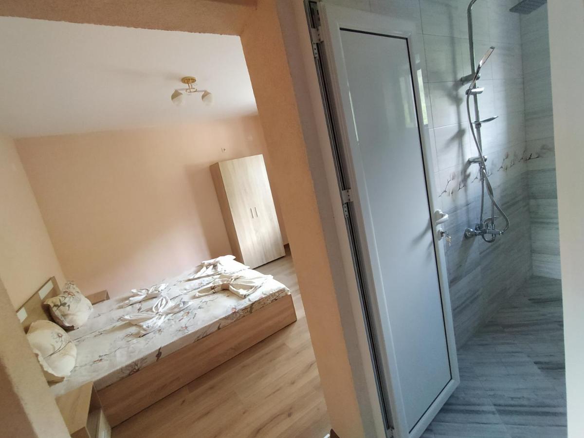 Guest House Proynovi Kalofer Eksteriør billede