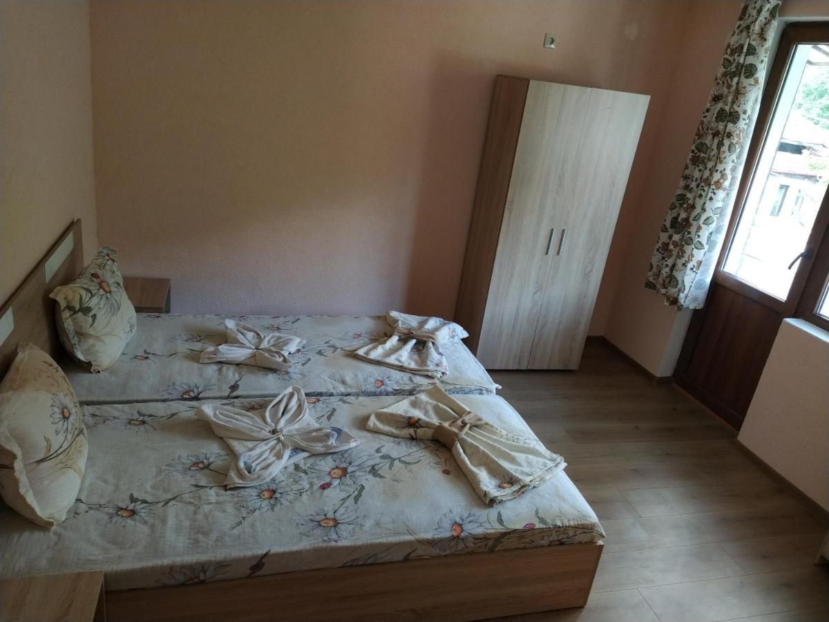 Guest House Proynovi Kalofer Eksteriør billede