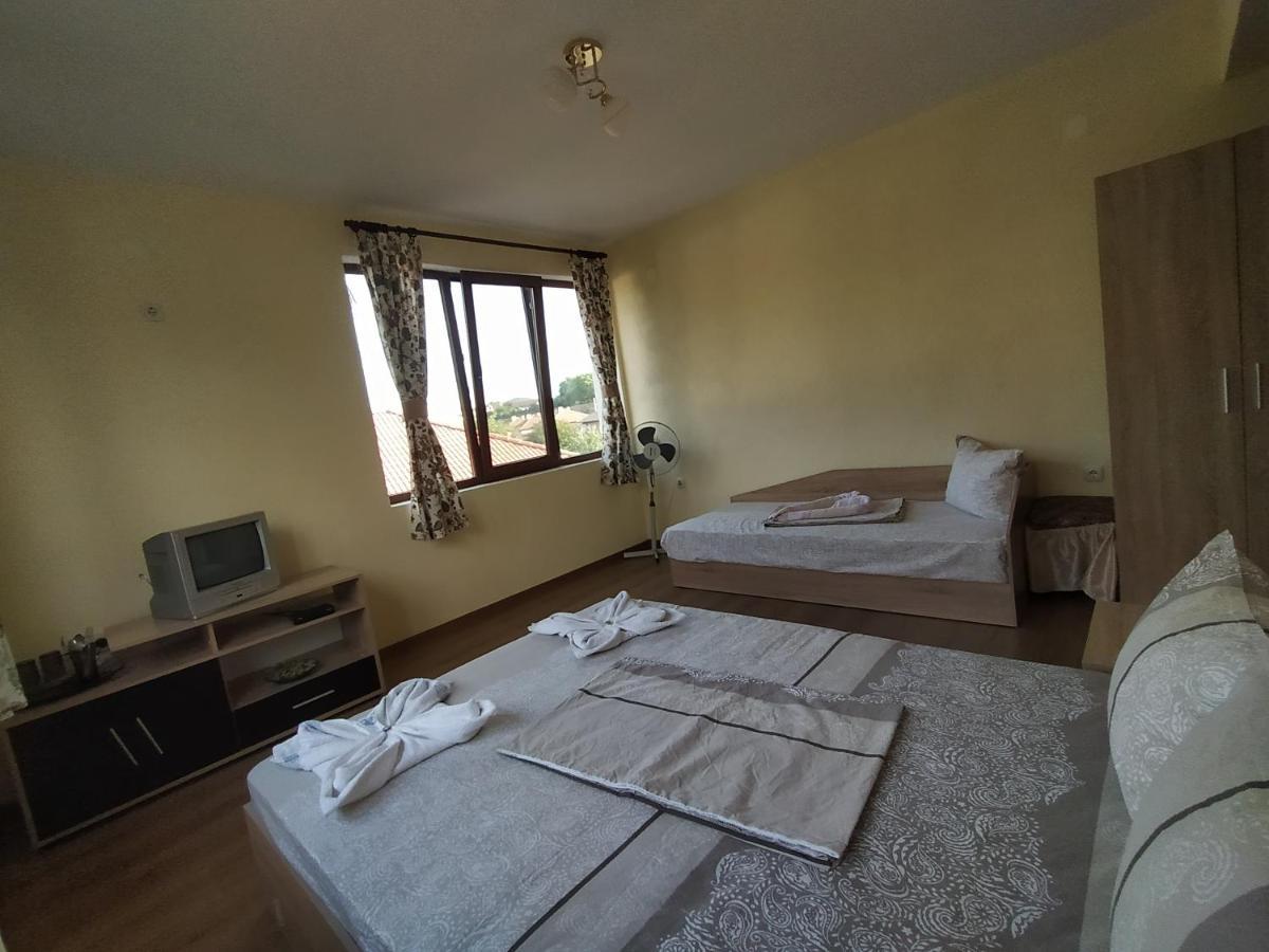 Guest House Proynovi Kalofer Eksteriør billede
