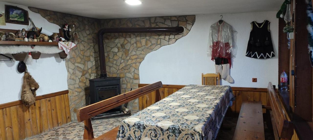 Guest House Proynovi Kalofer Eksteriør billede