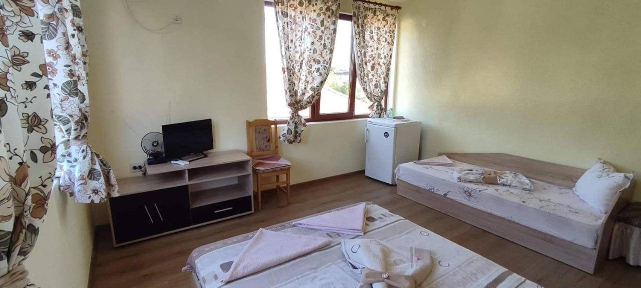 Guest House Proynovi Kalofer Eksteriør billede