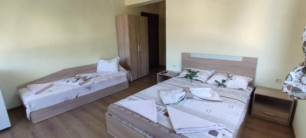 Guest House Proynovi Kalofer Eksteriør billede