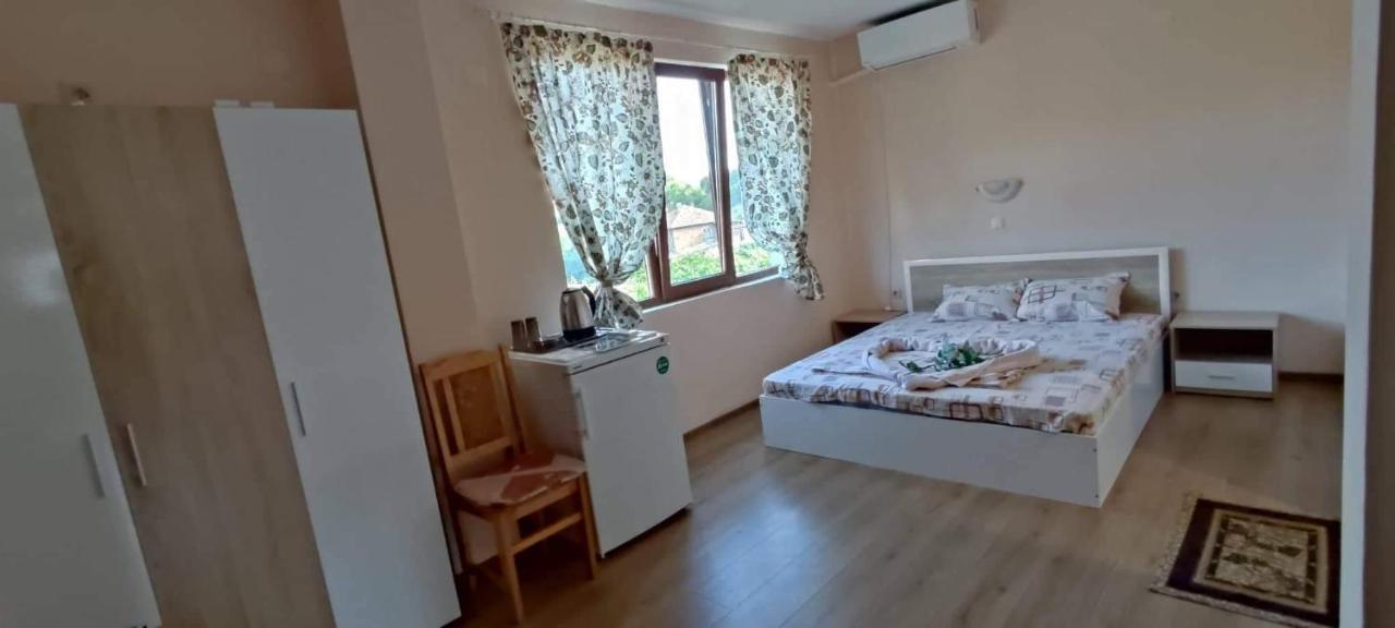 Guest House Proynovi Kalofer Eksteriør billede