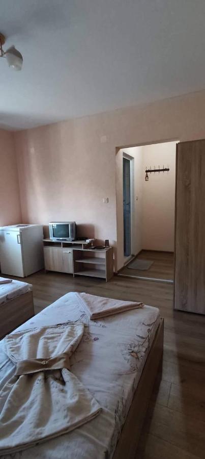 Guest House Proynovi Kalofer Eksteriør billede