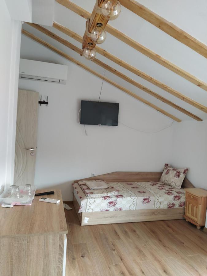 Guest House Proynovi Kalofer Eksteriør billede