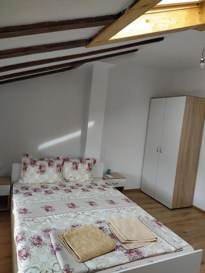 Guest House Proynovi Kalofer Eksteriør billede