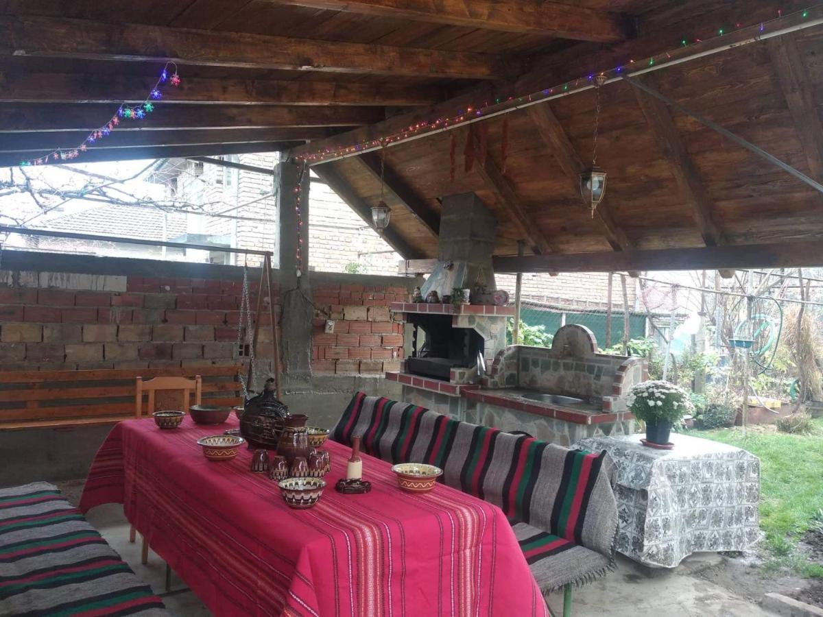 Guest House Proynovi Kalofer Eksteriør billede